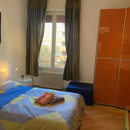 Flat Beetwen Centre And Railway Station!! بولونيا