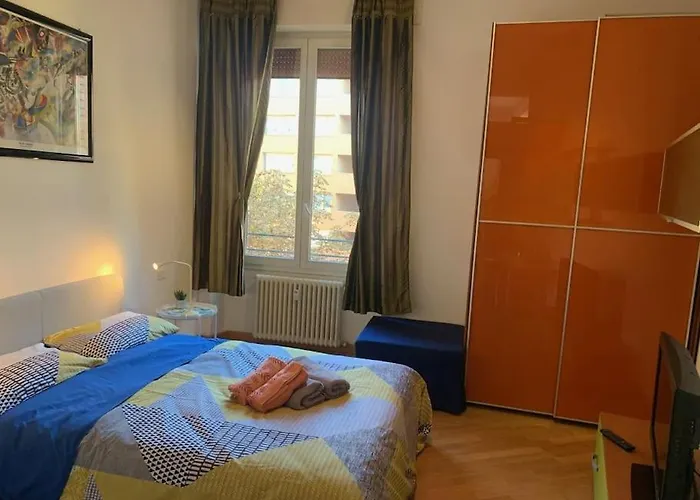 Flat Beetwen Centre And Railway Station!! بولونيا