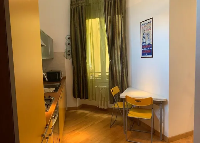 Flat Beetwen Centre And Railway Station!! شقة بولونيا